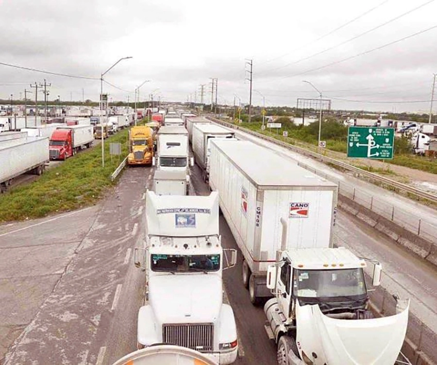 Entre la mercancía que no ha podido llegar al Valle de Texas hay diversos tipos de alimentos perecederos, frutas, verduras, carnes, además de electrodomésticos, partes automotrices, espejos, elementos de la industria de telecomunicaciones y del sector energético. 
Foto. Tiempo de Carrera.