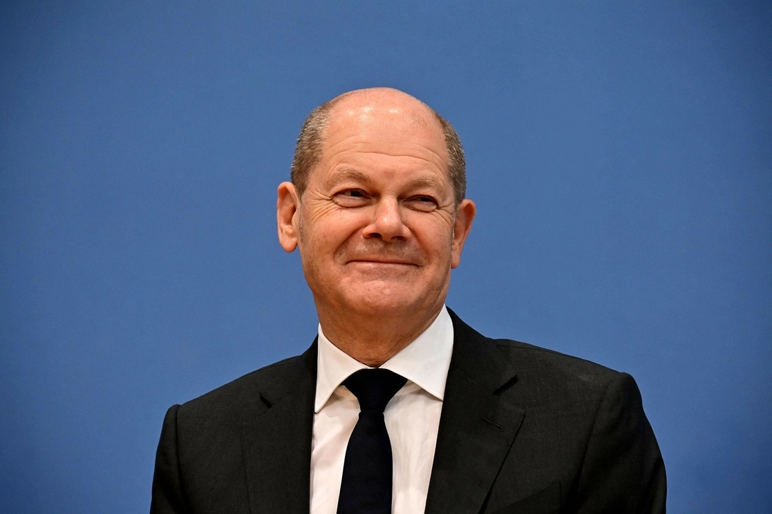 Olaf Scholz, líder de los socialdemócratas de centro-izquierda, está en conversaciones con los Verdes y otros actores políticos, para aprobar la ley. Foto Afp