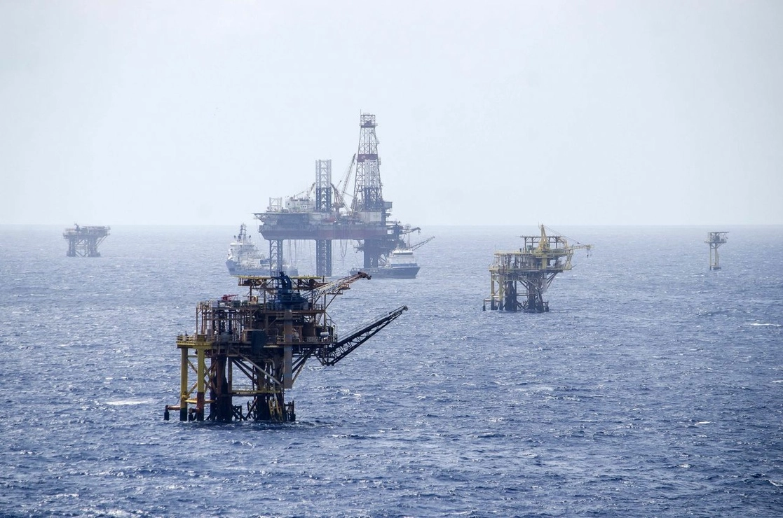 Plataformas de Pemex ubicadas en la Sonda Campeche. Foto Cuartoscuro/Archivo
