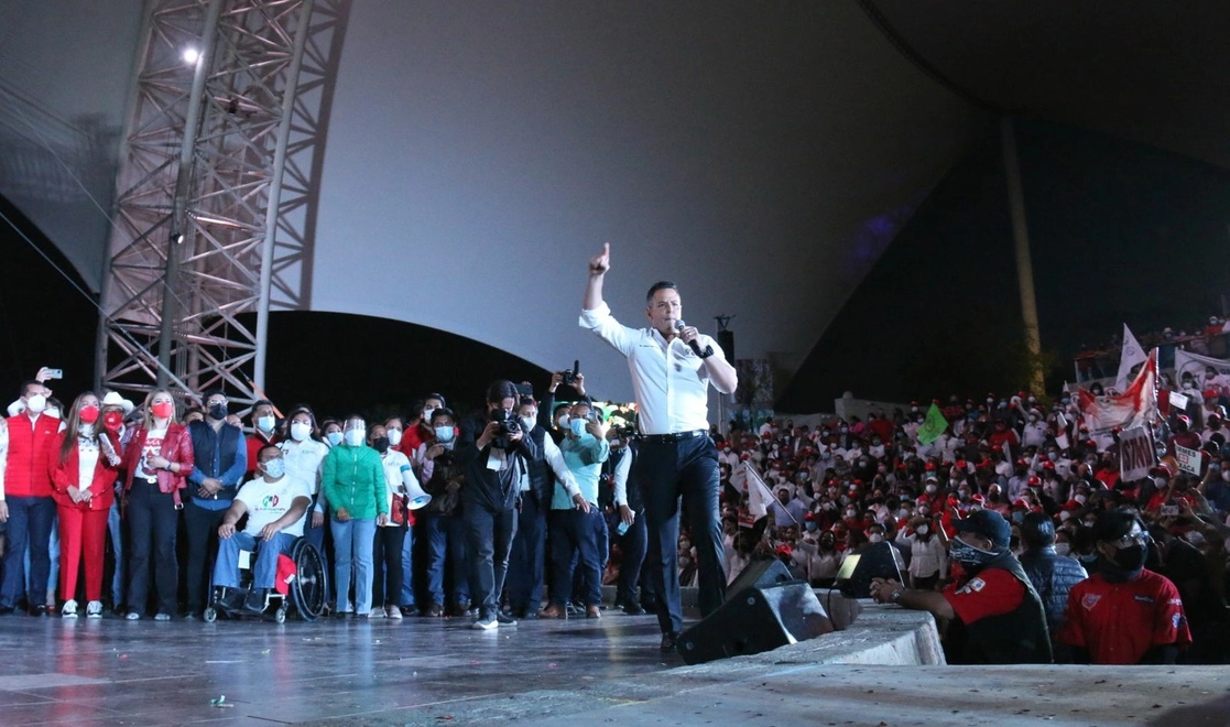 El gobernador Alejandro Murat encabezó la Convención Estatal de Delegadas y Delegados del PRI en el auditorio Guelaguetza de la capital oaxaqueña. Foto ‘La Jornada’