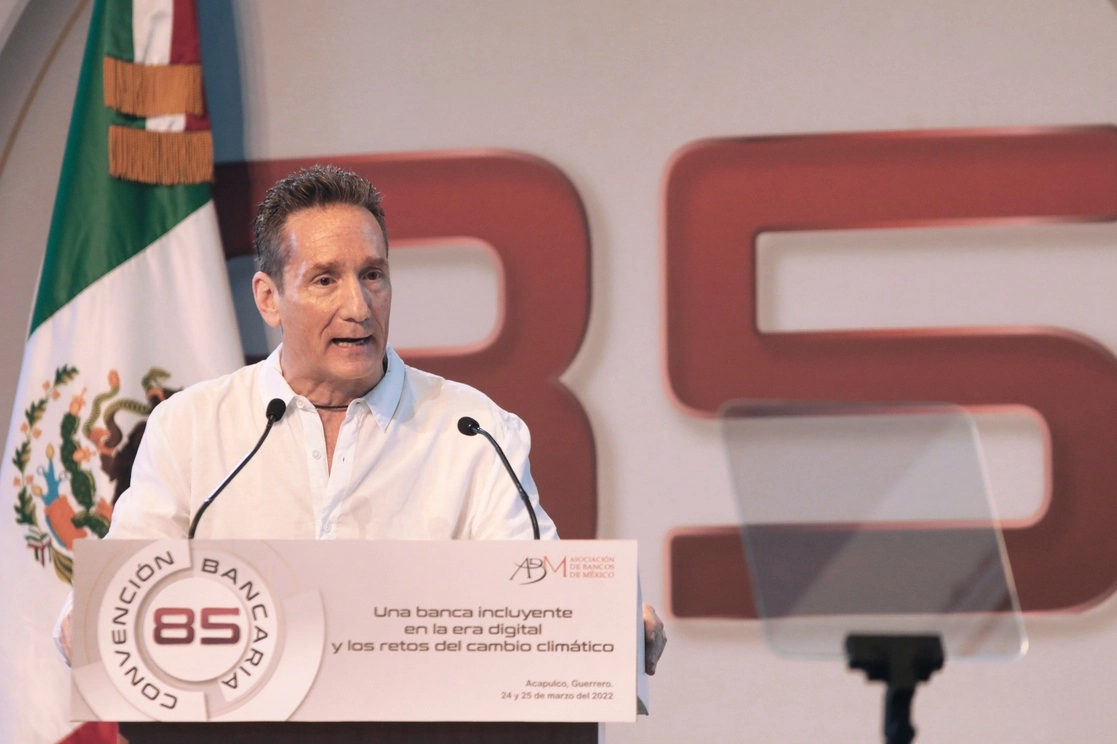 En México, están dadas las condiciones para incrementar los niveles de inversión productiva, afirmó Daniel Becker, presidente de la Asociación de Bancos de México. Foto Presidencia
