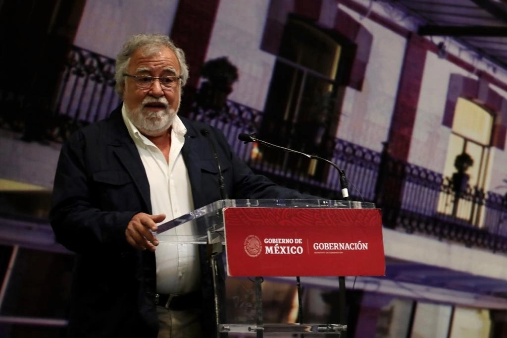 El subsecretario de Gobernación, Alejandro Encinas, durante la presentación del primer informe de la CEAV. Foto Roberto García Ortiz
