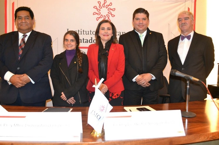 Diamantina Perales (al centro), presidenta del IMCP, explicó que lo más importante en este tema es generar certidumbre, pues como está redactada la norma no queda claro cómo tributar y qué parte es la que debe pagar el impuesto. Foto Twitter @IMCP