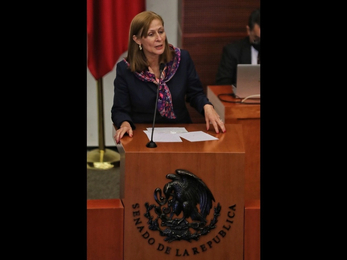 La secretaria de Economía, Tatiana Clouthier, durante su comparecencia ante las comisiones del Senado de la República, el 27 de octubre de 2021. Foto Marco Peláez