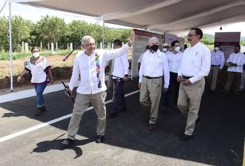 El Presidente supervisó obras en la autopista Barranca Larga-Ventanilla. Foto Presidencia