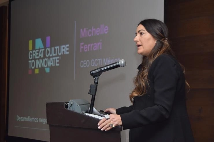 Hay mucha intención de ser diverso, inclusivo, equitativo e igualitario con las mujeres, pero no hay una acción que lleve a avanzar en dichos indicadores, reconoció la presidenta del Women Economic Forum Iberoamérica, Michelle Ferrari. Foto tomada de Twitter @MichFerrariB / Archivo