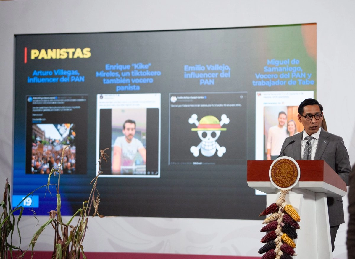 Miguel Ángel Elorza Vázquez, coordinador de Infodemia durante conferencia de prensa en Palacio Nacional donde habló sobre la marcha generación Z. 