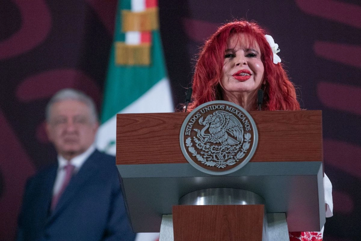 En sus redes sociales la mandataria campechana aseguró que su viaje al extranjero contó con la autorización del Congreso del Estado.