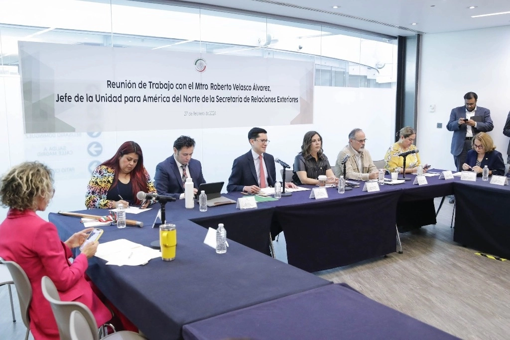 El jefe de la Unidad para América del Norte de la SRE, Roberto Velasco, encabezó una reunión con la Comisión de Relaciones Exteriores del Senado, el 27 de febrero de 2024. Foto tomada de X @senadomexicano 