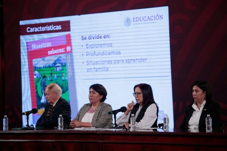 Durante la conferencia de prensa vespertina en Palacio Nacional . Foto Luis Castillo