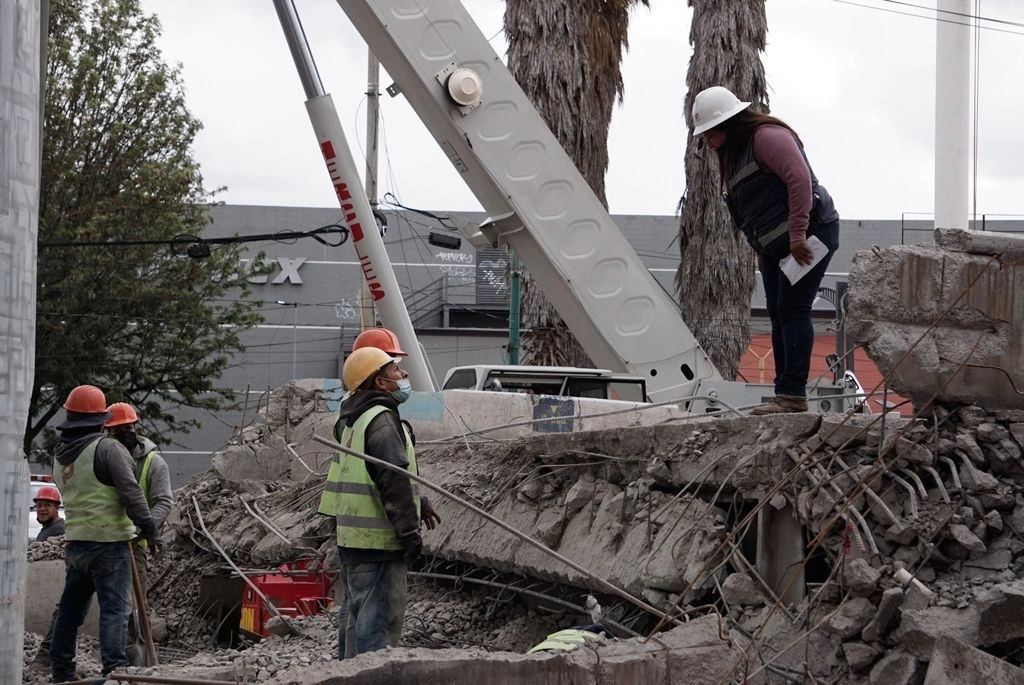 Remoción de la estructura de la Línea 12 del Metro colapsada el lunes 3 de mayo entre las estaciones Olivo y Tezonco, en la alcaldía Tláhuac, Ciudad de México, el 14 de mayo de 2021. Foto Pablo Ramos