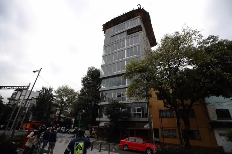 Mariana Boy Tamborell, titular de la PAOT, señaló que en el caso del edificio de la calle Baja California número 370, en la colonia Hipódromo, el juez ordenó a la constructora demoler los siete pisos que erigió de más, cuya acción empezará hoy. Foto Cristina Rodríguez