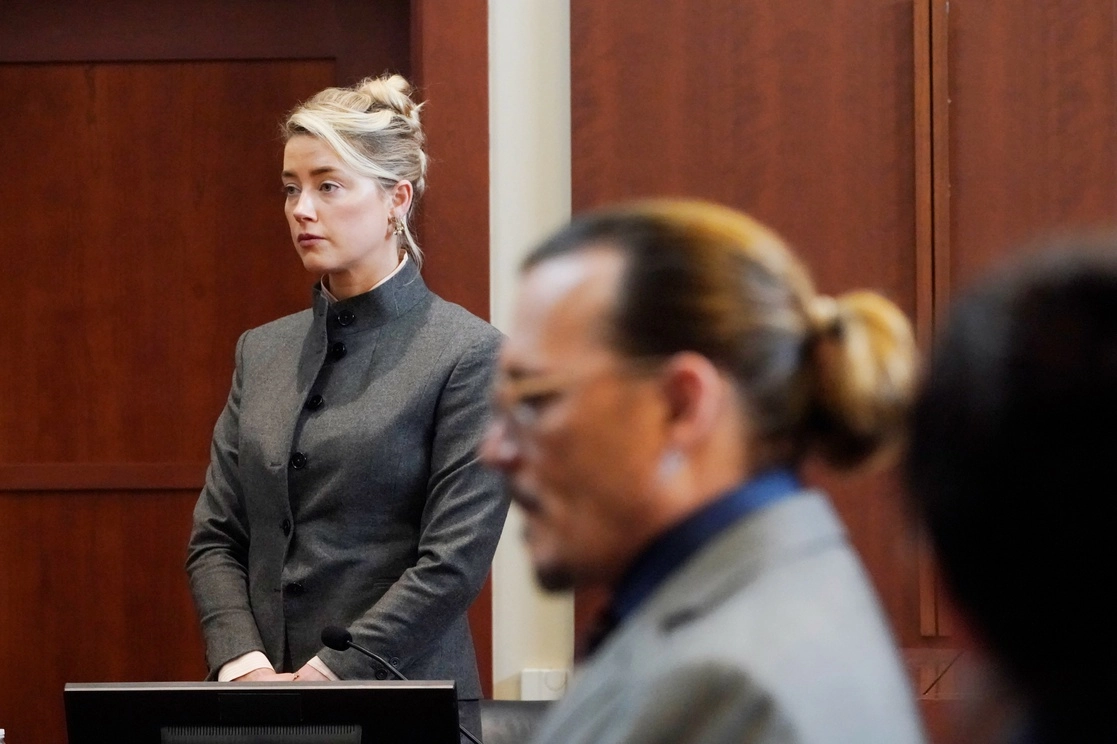 La actriz Amber Heard dijo hoy al jurado que fue abusada física y sexualmente en múltiples ocasiones antes y durante su breve matrimonio con Johnny Depp. El actor ya testificó y negó haberla agredido. Foto Ap