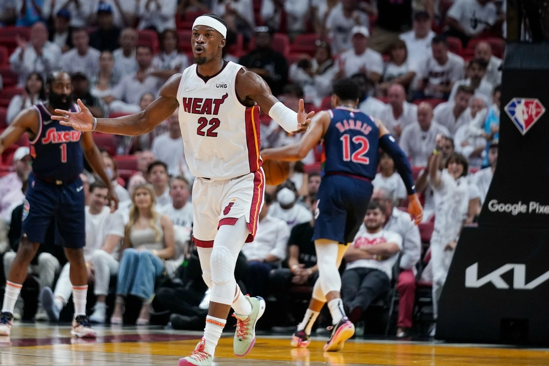 Jimmy Butler encestó 23 de los puntos que le dieron el triunfo al Heat de Miami sobre los 76ers de Filadelfia. Foto Ap
