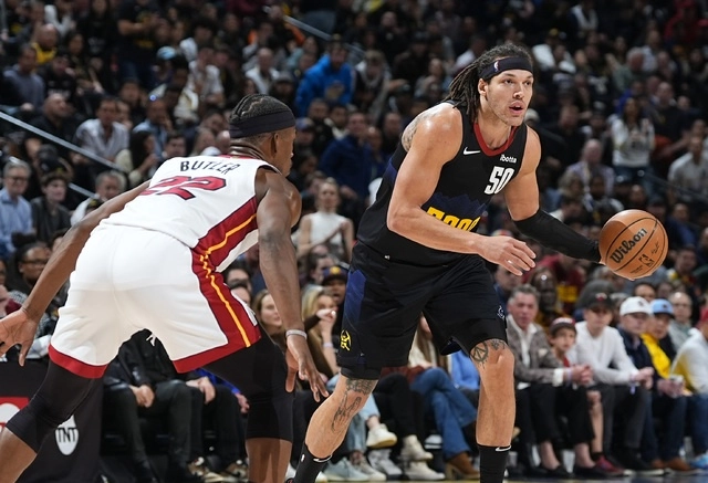 El Heat de Miami, que contó con la participación del mexicano Jaime Jáquez Jr., cayó este jueves por 103-97 ante los Nuggets. Foto Ap