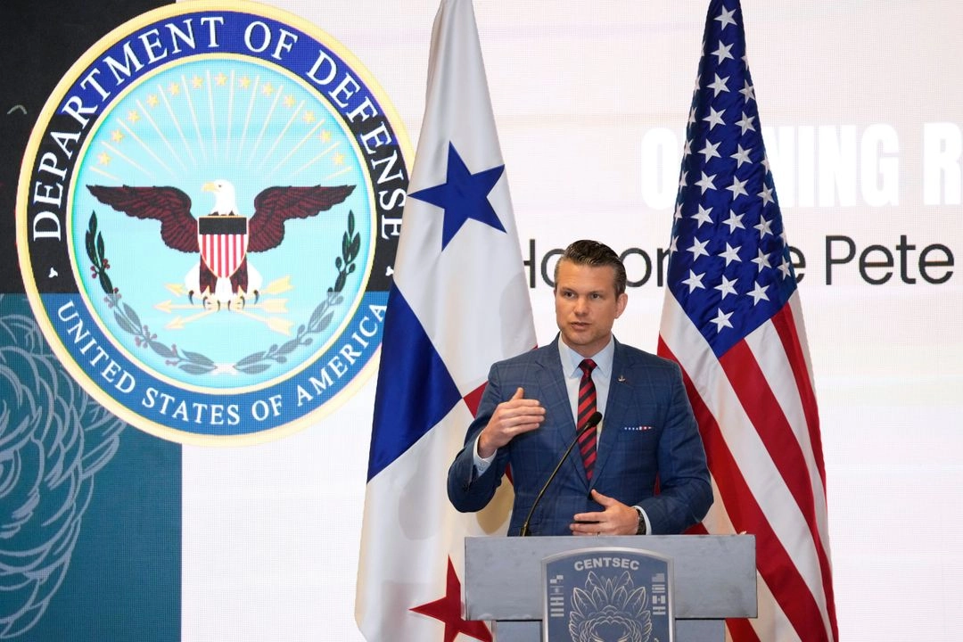 El secretario de Defensa de Estados Unidos, Pete Hegseth, habla durante la Conferencia de Seguridad Centroamericana en la Ciudad de Panamá, el miércoles 9 de abril de 2025. 