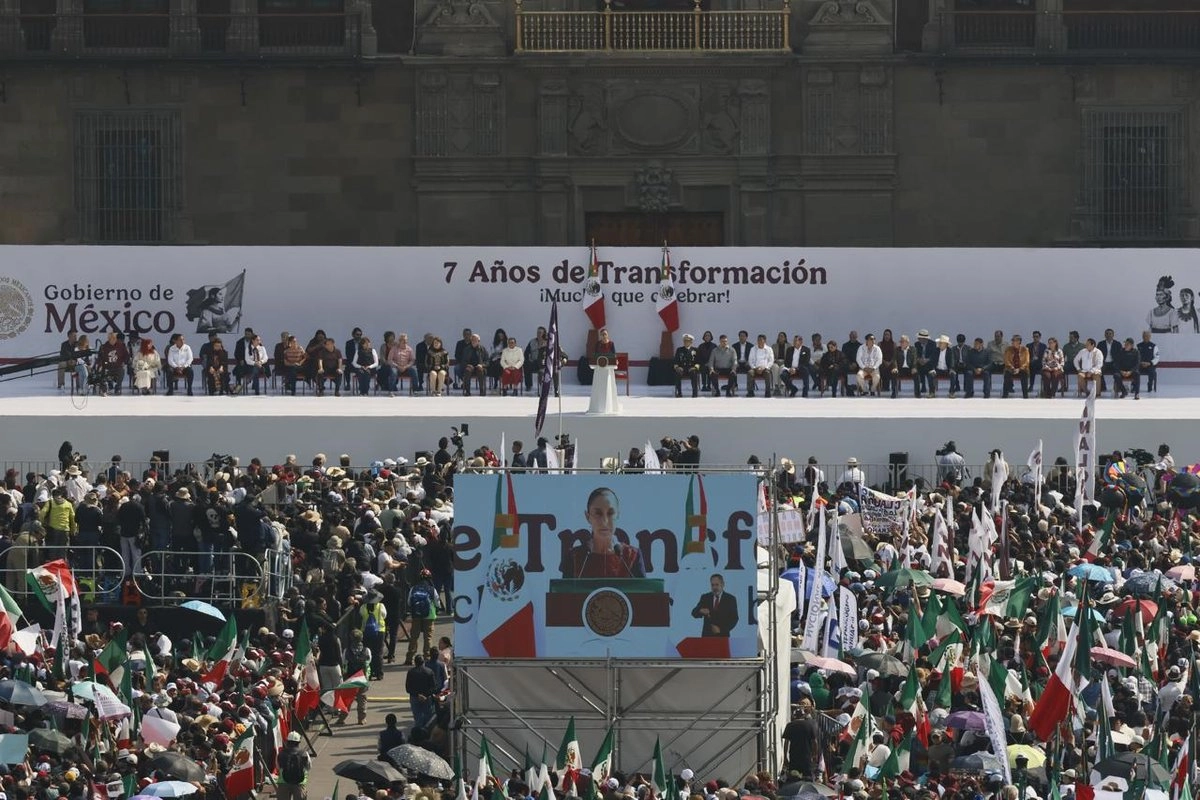 La presidenta Claudia Sheinbaum durante el festejo por los siete años de los gobiernos de la transformación, en el Zócalo de la Ciudad de México, el 6 de diciembre de 2025. Foto 