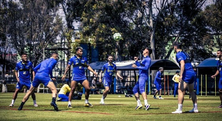 Después del 3-1 en favor que lograron en el Alfonso Lastras, el equipo debe "tomar máxima precaución" porque enfrente tendrán un conjunto potosino que "no tiene nada que perder", dijo el técnico Fernando Ortiz. En la imagen, entrenamiento americanista. Foto tomada de @ClubAmerica