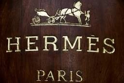 Logotipo de la empresa de lujo Hermès. Foto 