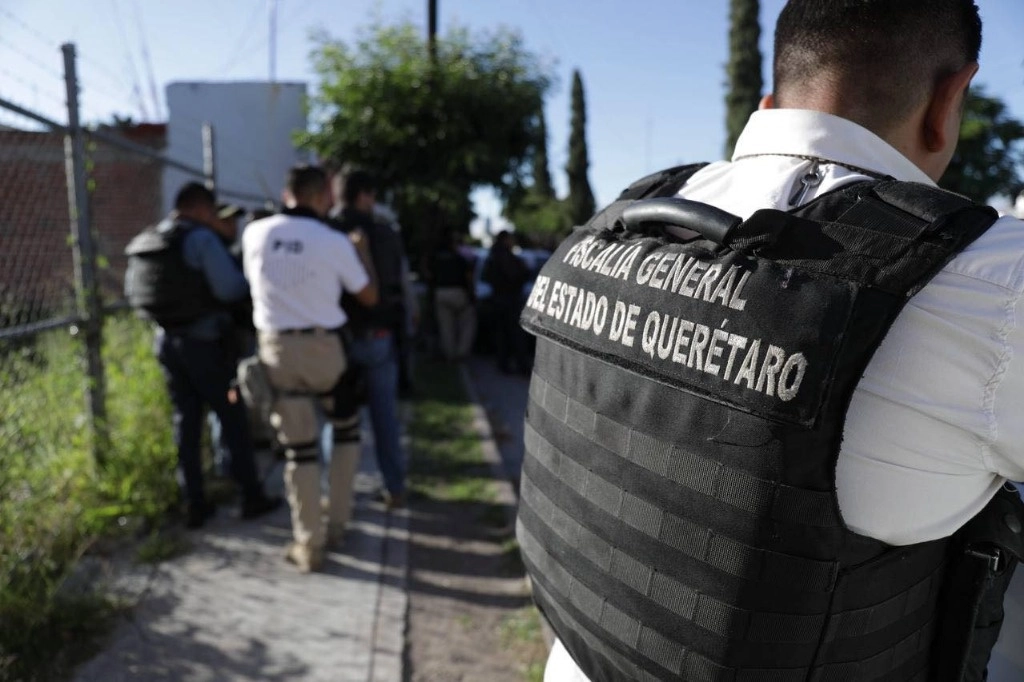 Por causas no informadas, un individuo, que minutos antes había sido detenido, falleció en las instalaciones de la policía de Querétaro. Foto Facebook Fiscalía General de Querétaro