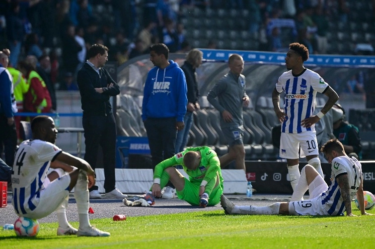 El Hertha Berlín descendió por séptima ocasión a la segunda división del futbol alemán. Foto Afp 