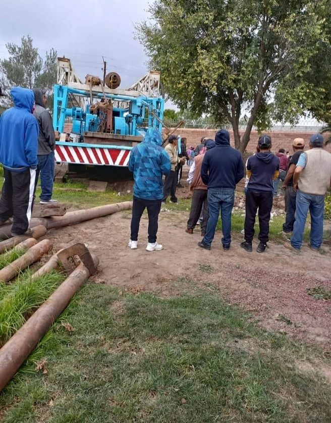 Campesinos cerraron los pozos para exigir el acceso de agua para todos. Foto Ricardo Montoya