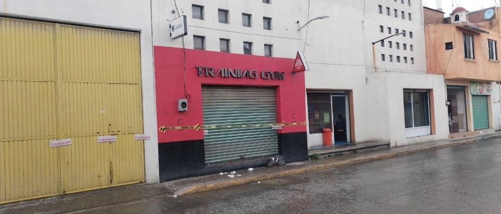 Fachada del inmueble que ya fue clausurado por las autoridades. Foto Ricardo Montoya