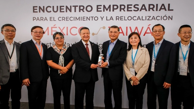 El mandatario aseguró que los hidalguenses: “somos un pueblo de puertas abiertas”, que estamos dispuestos a hacer de esta transformación, la posibilidad de un México mejor. Foto especial.