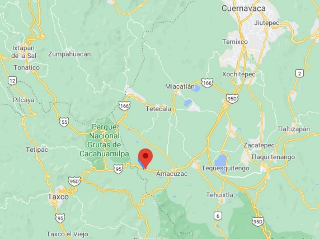 Un elemento de la Comisión Estatal de Seguridad resultó herido tras el ataque a balazos a un helicóptero de la dependencia en el poblado de Huajintlán, municipio de Amacuzac, ubicado al sur de Morelos, informaron fuentes policiales. Imagen tomada de Google Maps