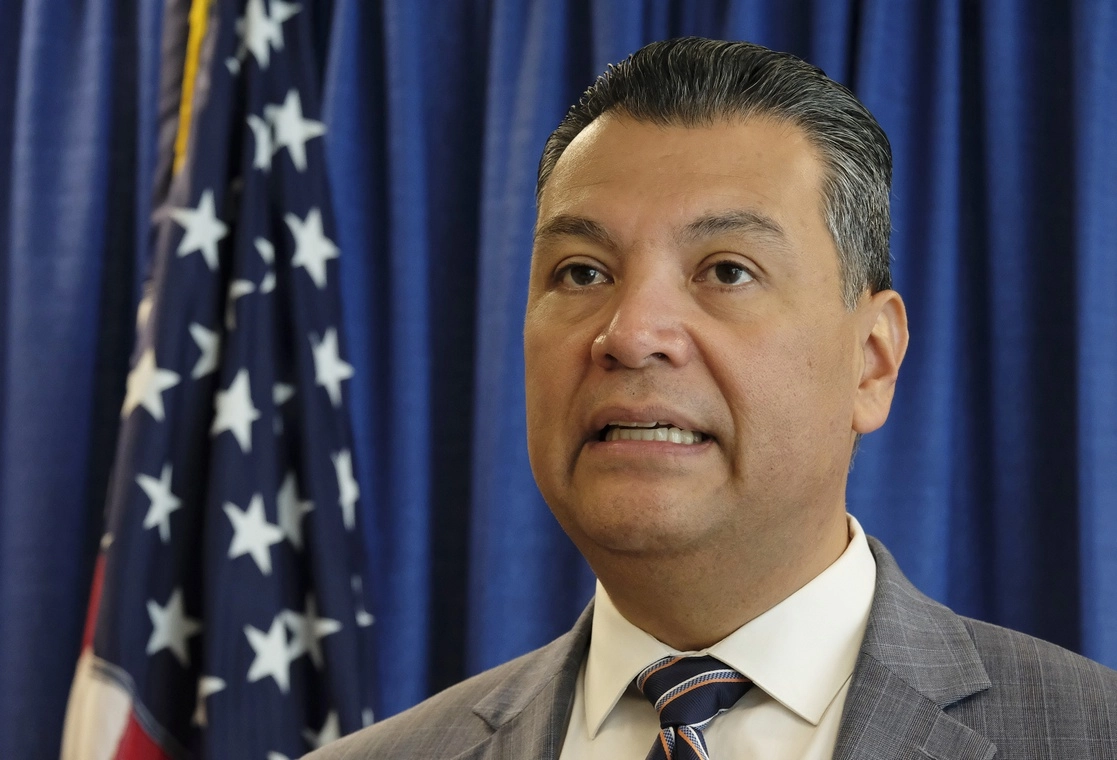 Alex Padilla se venía desempeñando como secretario de estado de California. Foto Ap 