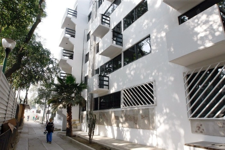 Obras de reconstrucción del multifamiliar en Tlalpan. Foto Roberto García Ortiz / Archivo
