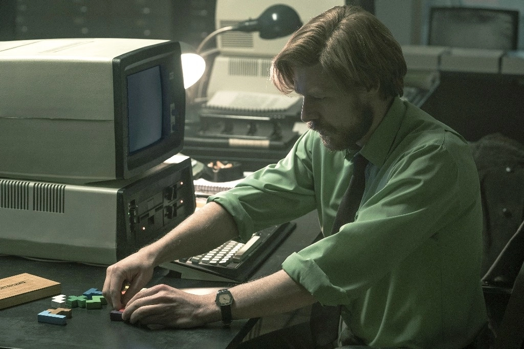 Nikita Efremov es una escena de la película ‘Tetris’, que se estrenará el 31 de marzo de 2023 por Apple TV+. Foto  Angus Pigott/Apple TV+ vía Ap