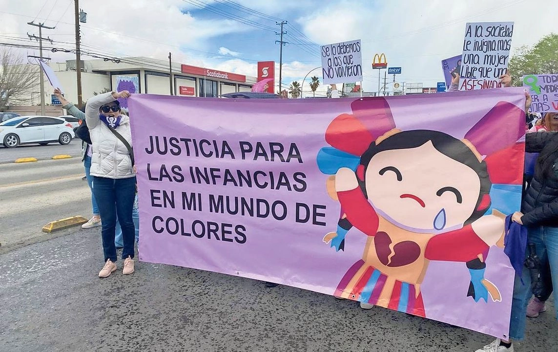 Manifestación por los menores violentados en uno de los centros de educación y cuidado del IMSS. Foto 