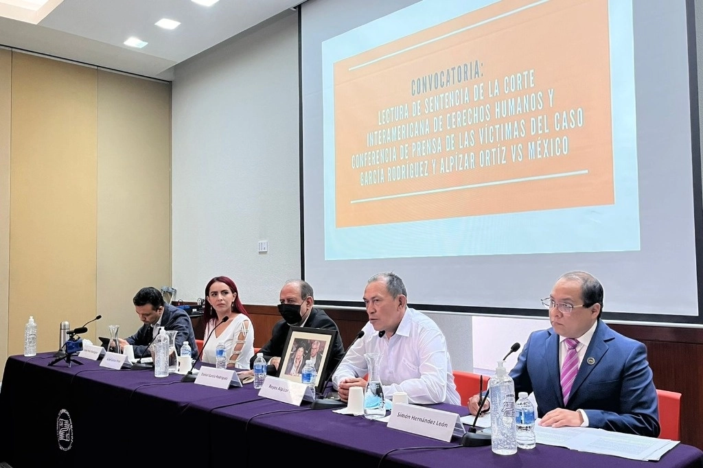Lectura de sentencia de la Corte Interamericana de Derechos Humanos de las víctimas del caso García Rodríguez y Alpizar Ortiz vs México. Foto Luis Castillo 