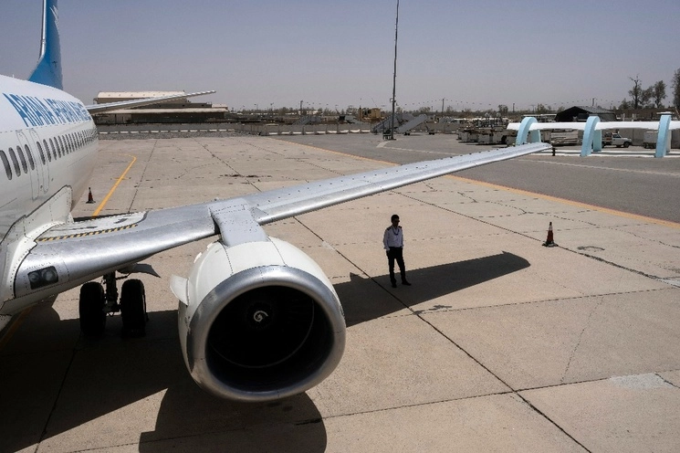 El trabajador falleció al ser absorbido por la turbina de un avión de la aerolínea Delta. Foto  Ap / Archivo