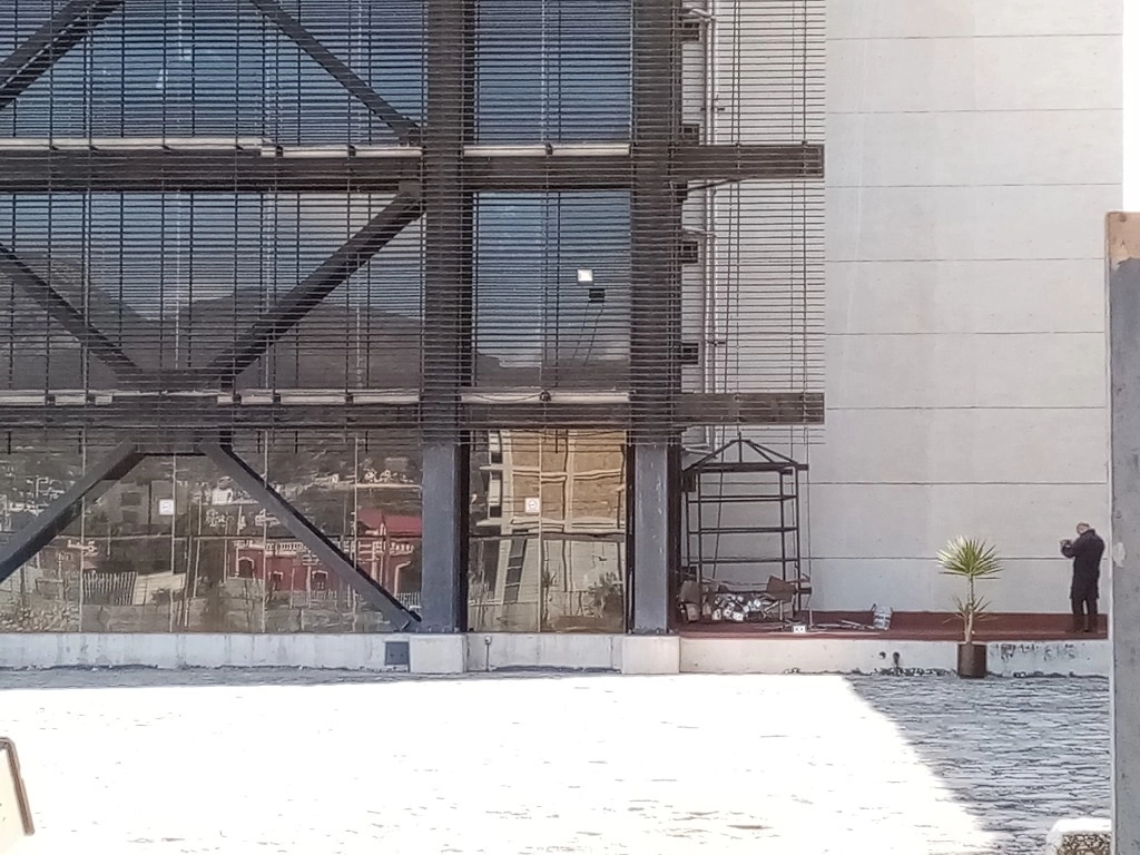 Un hombre murió y otro resultó gravemente herido por el desplome de un elevador de carga en el centro de cómputo del INE, en Hidalgo. Foto Juan Ricardo Montoya