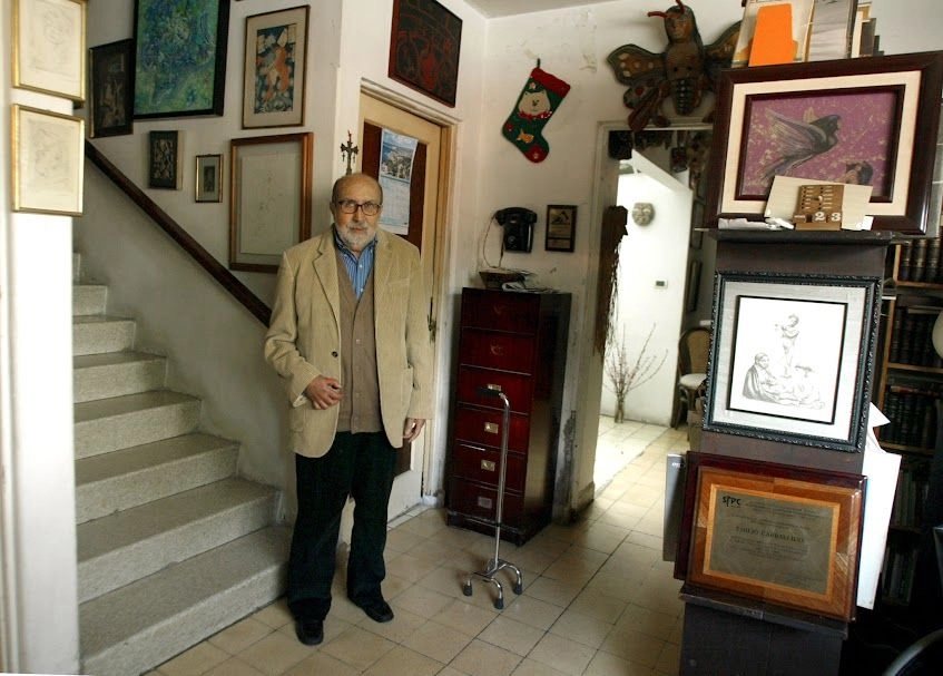 El dramaturgo veracruzano Emilio Carballido, en su casa de San Pedro de Los Pinos, en una entrevista con La Jornada el 7 de marzo de 2005. Foto