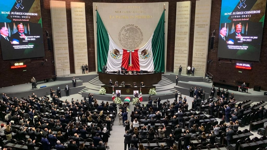 Homenaje de cuerpo presente al diputado del PRI, René Juárez Cisneros, en el salón de sesiones de la Cámara de Diputados, Ciudad de México, el 27 de julio de 2021. Foto José Antonio López