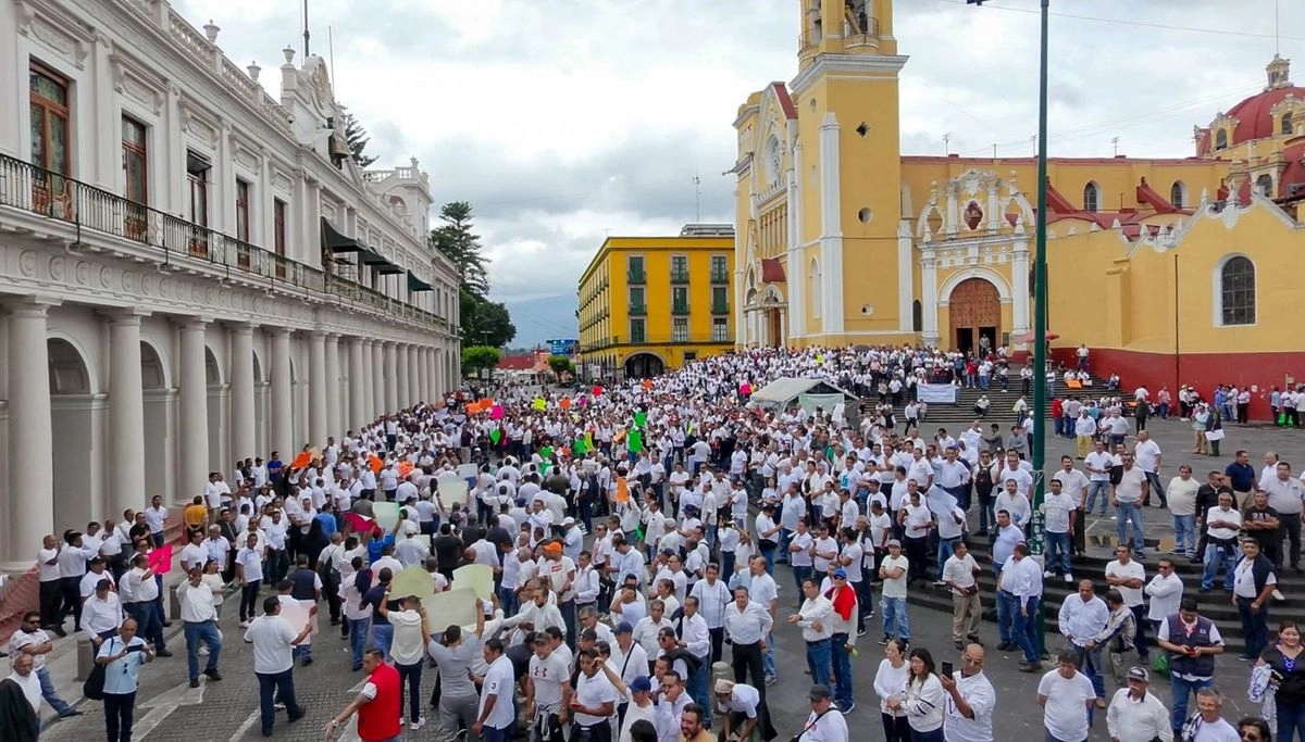 El día de ayer, taxistas en Veracruz se manifestaron por el asesinato de su compañera Irma Hernández tras ser secuestrada por un comando y supuestamente negarse a pagar el derecho de piso. 