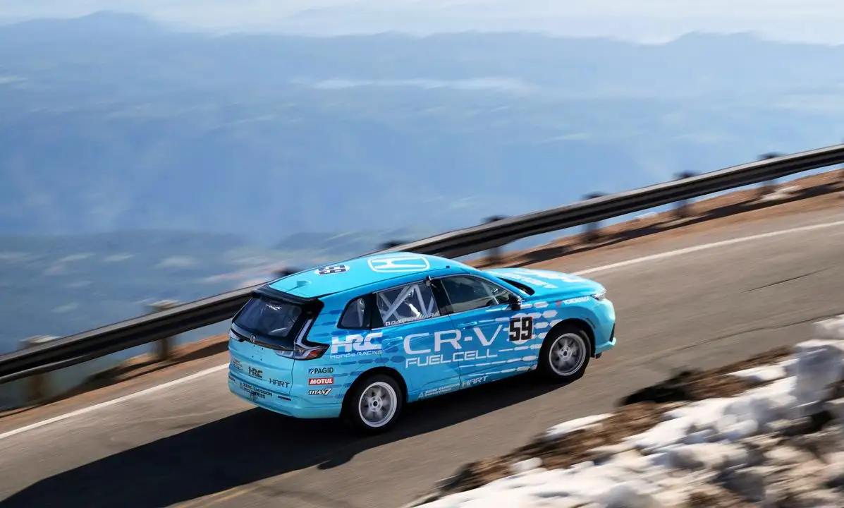 Honda tendrá una aparición estelar al debutar a un vehículo de celdas de hidrógeno por primera vez en una competencia Race to the Clouds. Foto