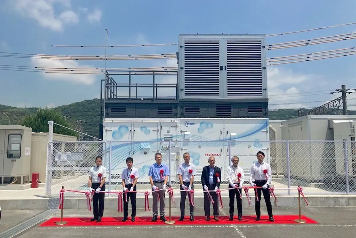 Honda busca insistentemente la implementación de una mayor cantidad de fuentes de energías limpias aplicables no solamente a la industria automotriz, sino a otras como la de centrales de procesamiento de datos. Foto 