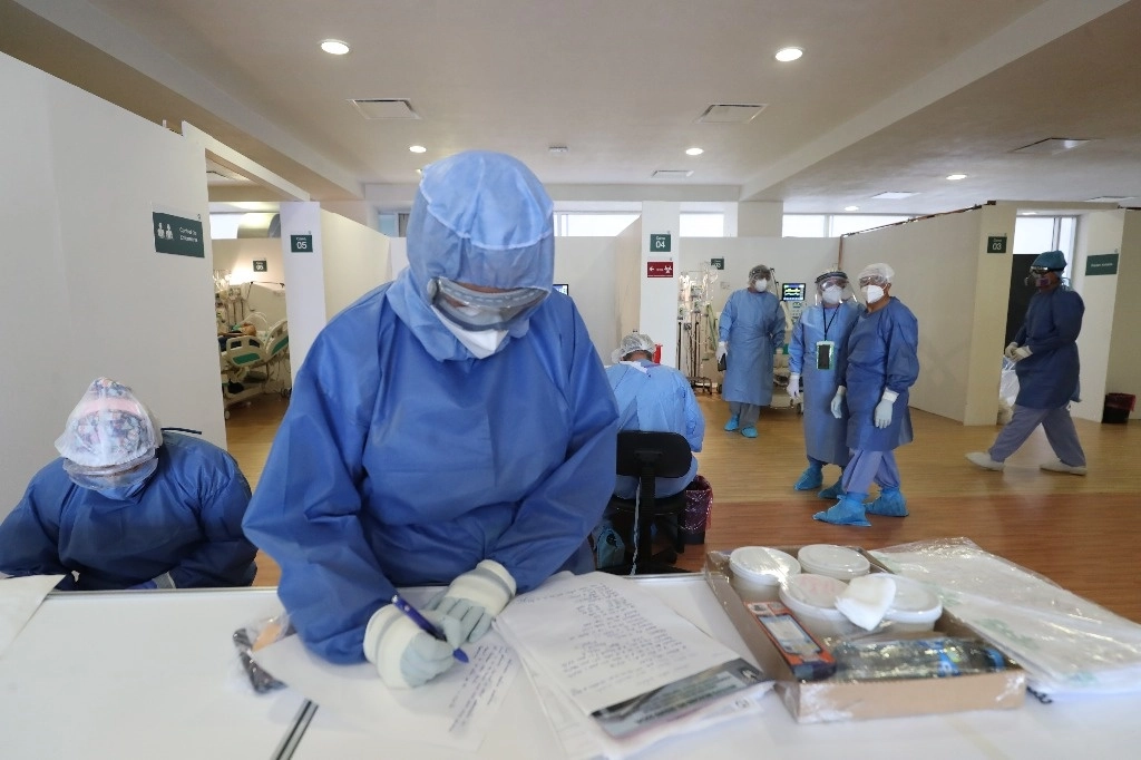 El IMSS informó que bajo la política de “cero rechazo”, el Hospital de Expansión del Autódromo Hermanos Rodríguez ha atendido a más de 5 mil 400 personas con Covid-19, de las cuales unas 3 mil 800 han requerido hospitalización. Foto Luis Castillo / Archivo