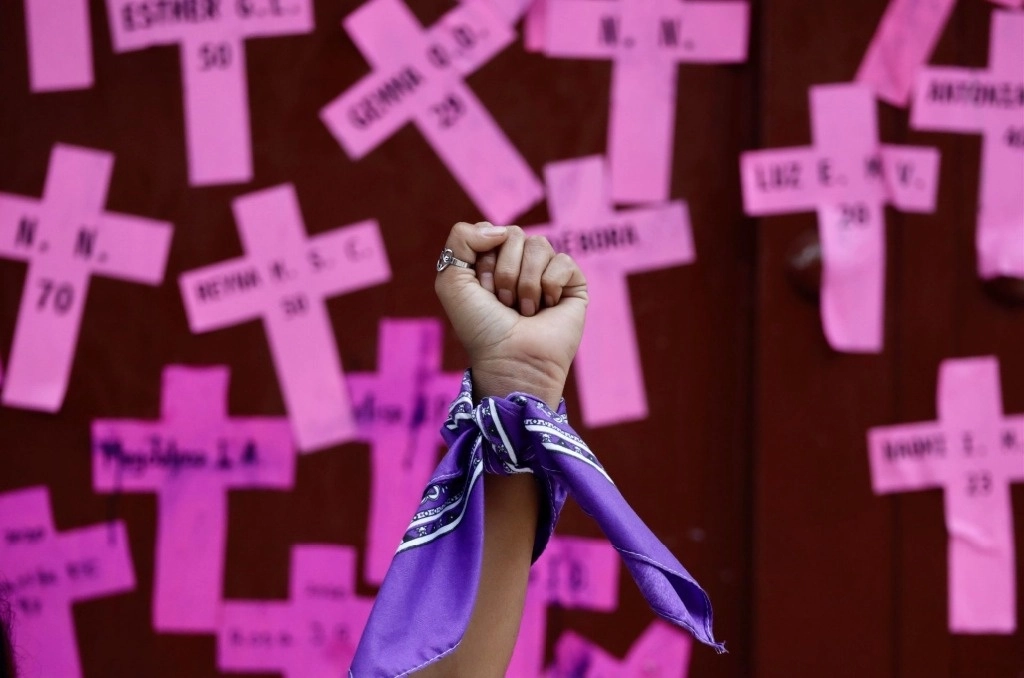 Para atender los altos índices de violencia de género, hoteles de Ensenada, BC, ofrecerán refugio temporal a mujeres en riesgo. Foto Cuartoscuro