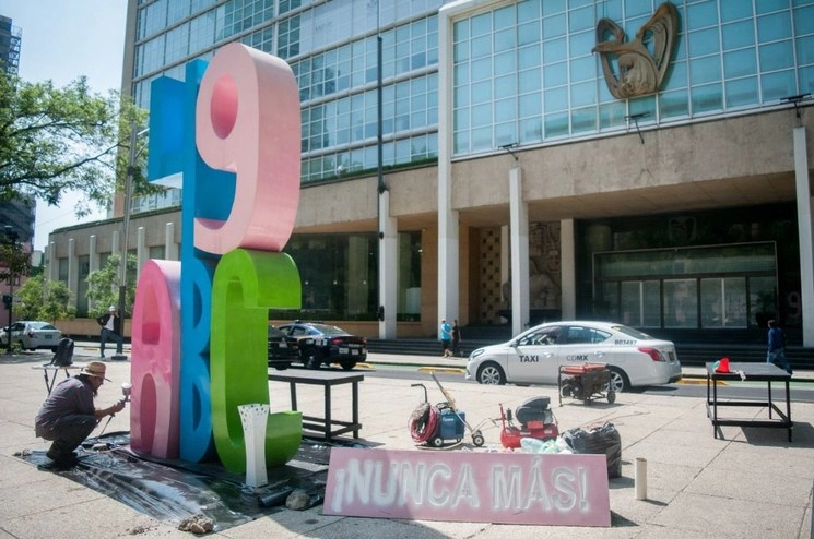 Antimonumento en memoria de los 49 niños muertos en la guardería ABC, ubicado frente a las instalaciones del Instituto Mexicano del Seguro Social de Paseo de la Reforma, en la CDMX. Foto Cuartoscuro / archivo