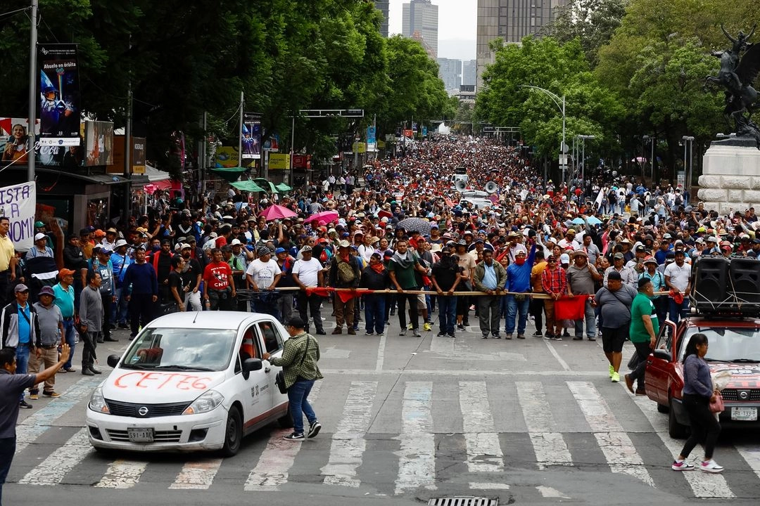 Protesta de maestros de la sección 14 de Guerrero en la Ciudad de México, el 4 de junio de 2025. Foto 