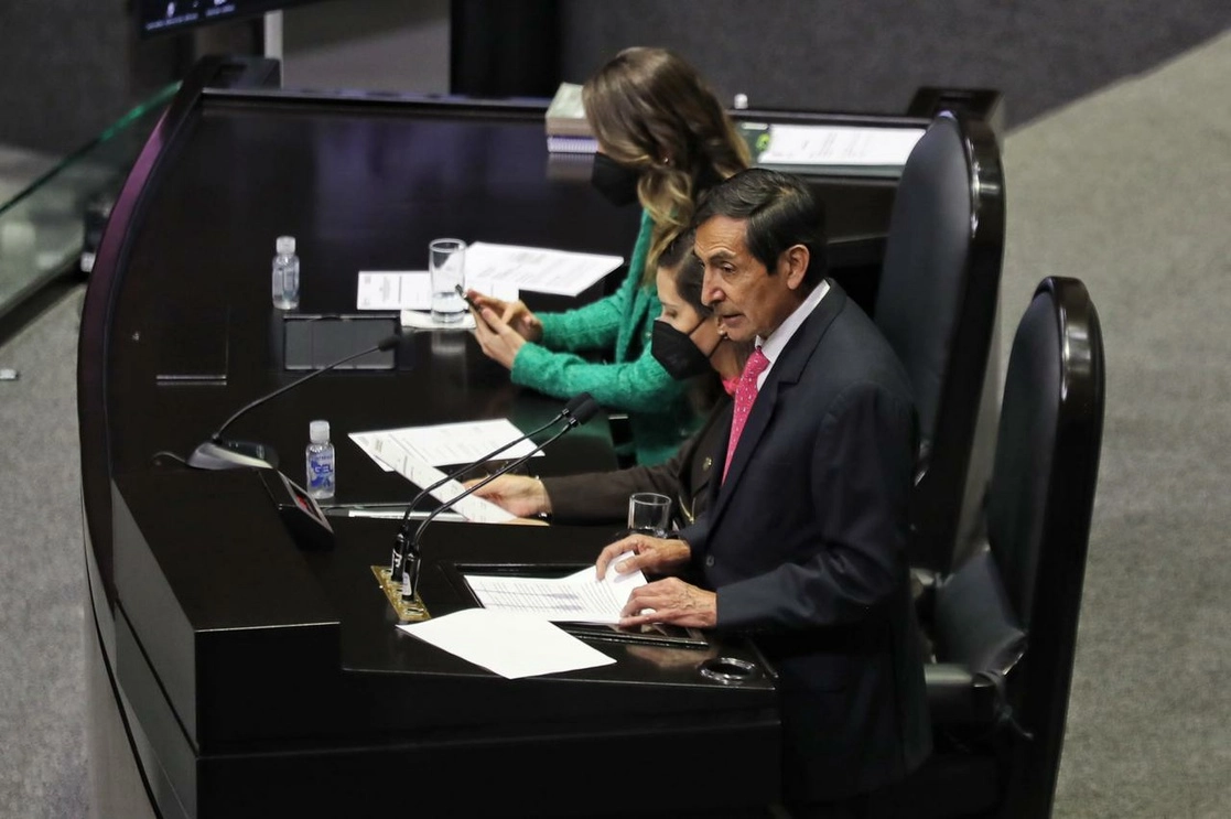 El secretario de Hacienda, Rogelio Ramírez de la O, durante su comparecencia ante el pleno de la Cámara de Diputados, con motivo de la glosa del tercer Informe de gobierno del presidente Andrés Manuel López Obrador. Foto Marco Peláez