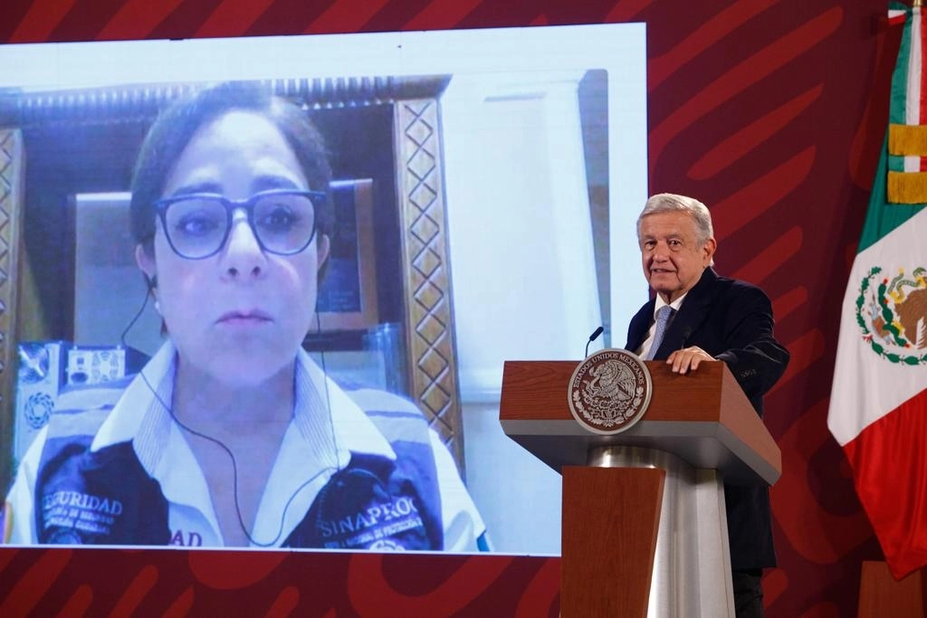 La coordinadora nacional de Protección Civil, Laura Velázquez, y el presidente Andrés Manuel López Obrador durante la conferencia de prensa matutina en Palacio Nacional, el 12 de agosto de 2022. Foto Pablo Ramos