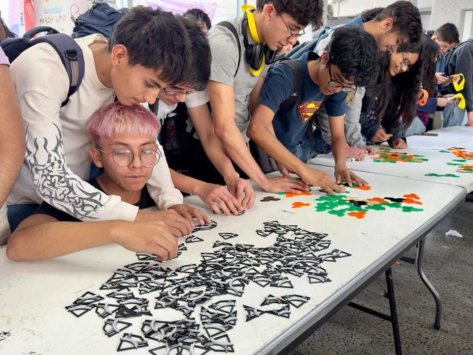 Encuentro festivo entre estudiantes de las preparatorias de la Ciudad de México, CIENPiés Matemático. 