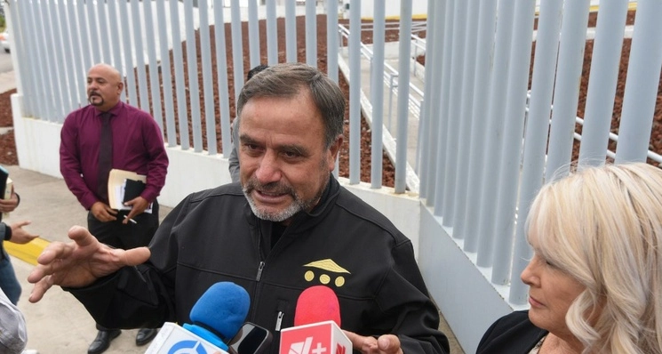 Adrián LeBarón, afuera del Centro de Justicia Penal El Altiplan, dio inicio al primer juicio de la masacre de Bavispe, Sonora, en contra de Fidencio “N” alias 'El Jano', el pasado 29 de mayo. Foto Cuartoscuro 
