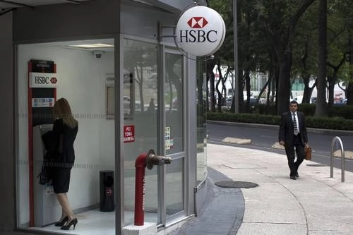 Cajero automático de HSBC en la ciudad de México. Foto Ap / archivo